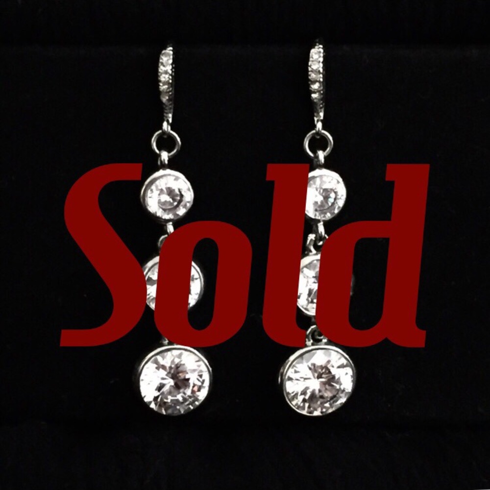 ❌Sold❌ Blingy Dangle Fashion Earrings- Never Worn